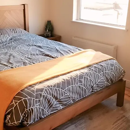 דירה D4cosycottage - Quiet & Charming 2br Cottage, With Kingsize Bed, Free Parking And Private Garden, Within Walking Distance Of City, & Major Venues דבלין