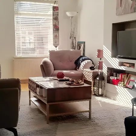 D4cosycottage - Quiet & Charming 2br Cottage, With Kingsize Bed, Free Parking And Private Garden, Within Walking Distance Of City, & Major Venues * Dublin