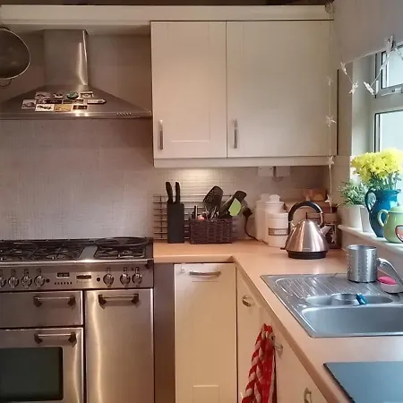 D4cosycottage - Quiet & Charming 2br Cottage, With Kingsize Bed, Free Parking And Private Garden, Within Walking Distance Of City, & Major Venues דירה