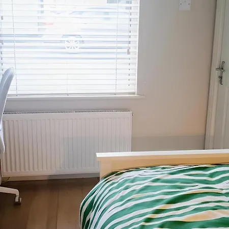D4cosycottage - Quiet & Charming 2br Cottage, With Kingsize Bed, Free Parking And Private Garden, Within Walking Distance Of City, & Major Venues Apartmán *